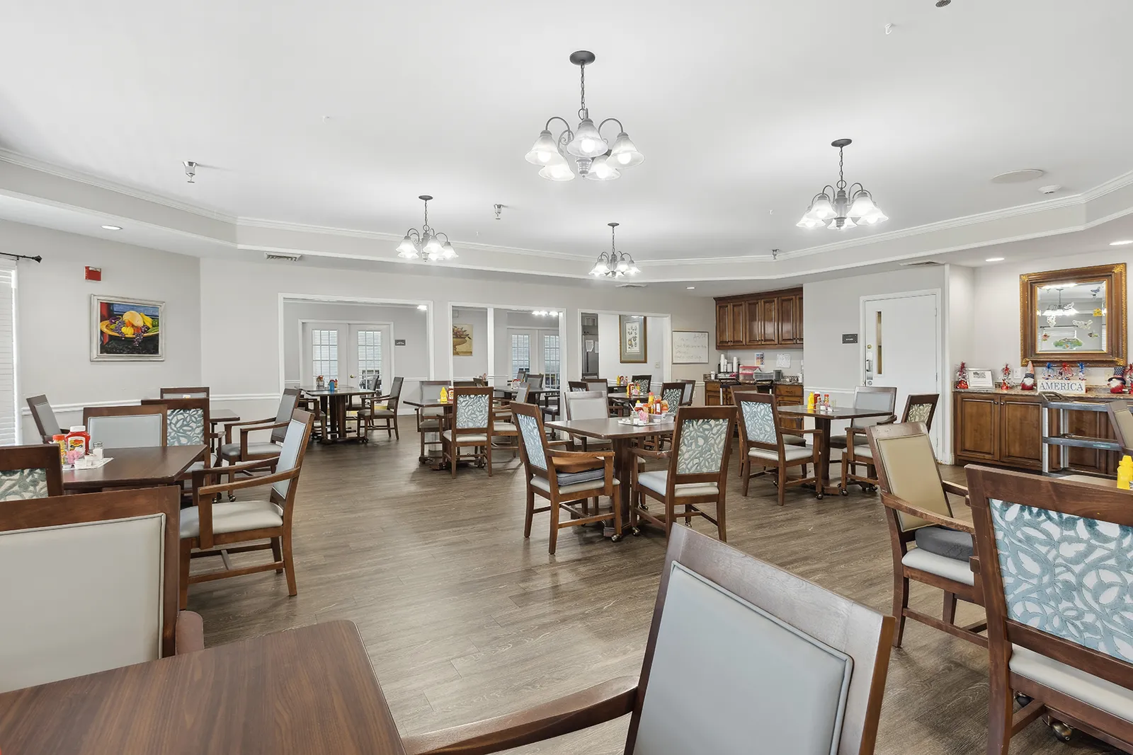 01_413CoxBoulevard_2001_HiRes