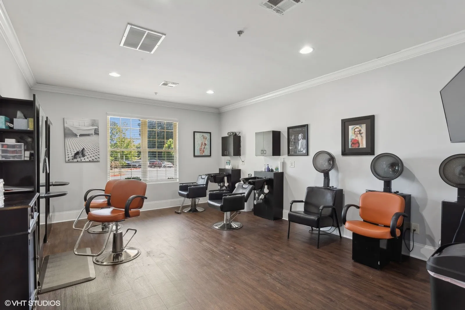 02_3333ECherokeeDr_101_Location1_Large