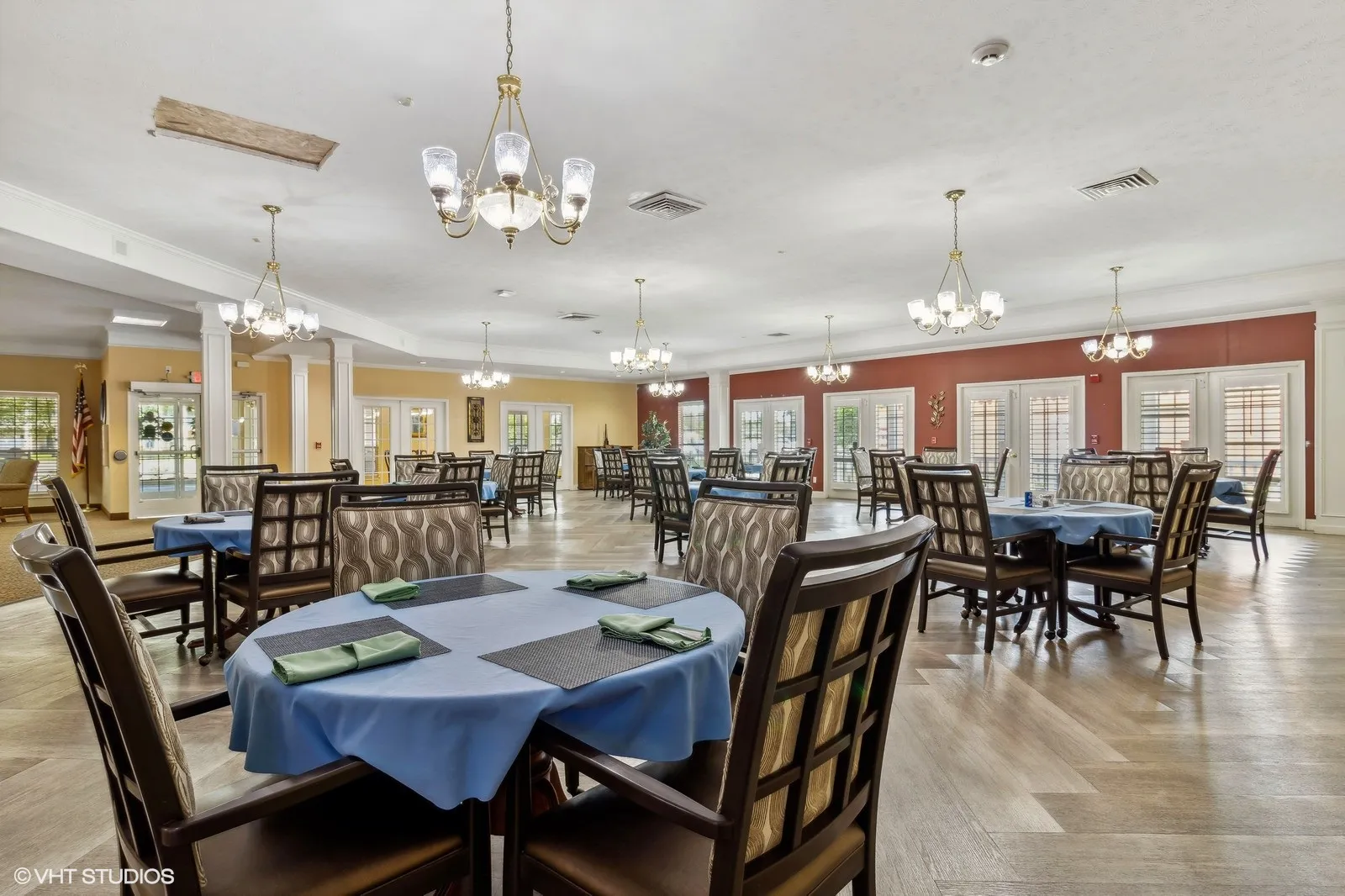 03_1700ElmdaleRoad_2003_Large