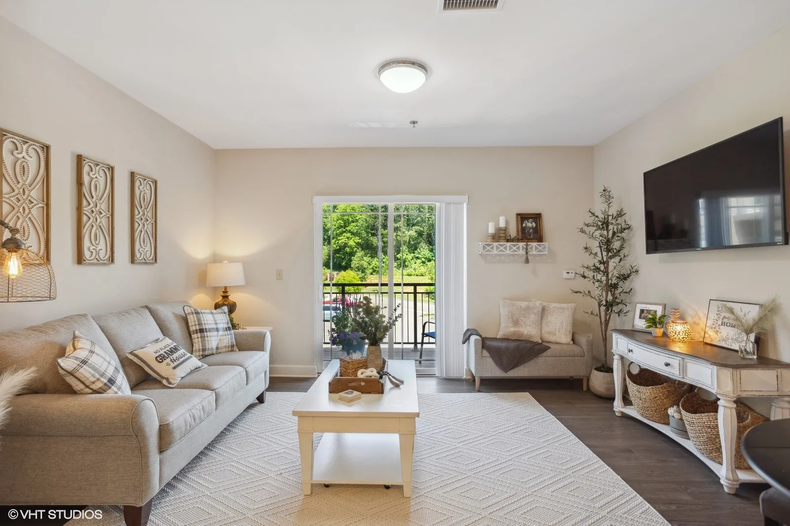 03_9651UnionHillRoad_1_LivingRoom_Large