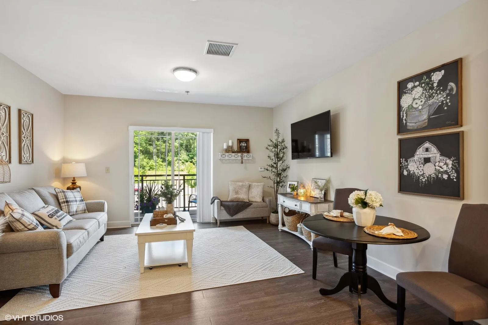 04_9651UnionHillRoad_165_LivingRoom_Large