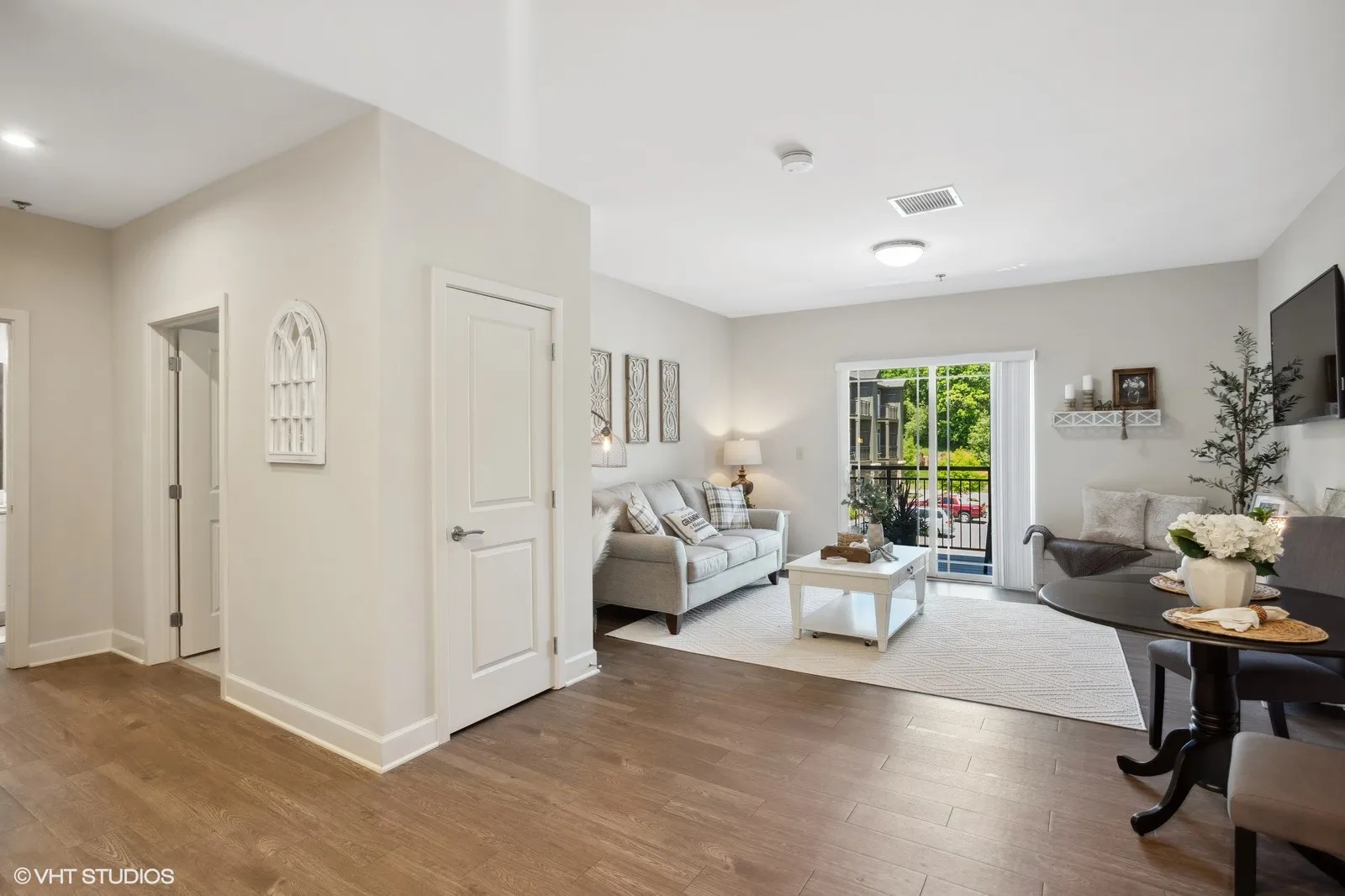 05_9651UnionHillRoad_10003_LivingRoom_Large