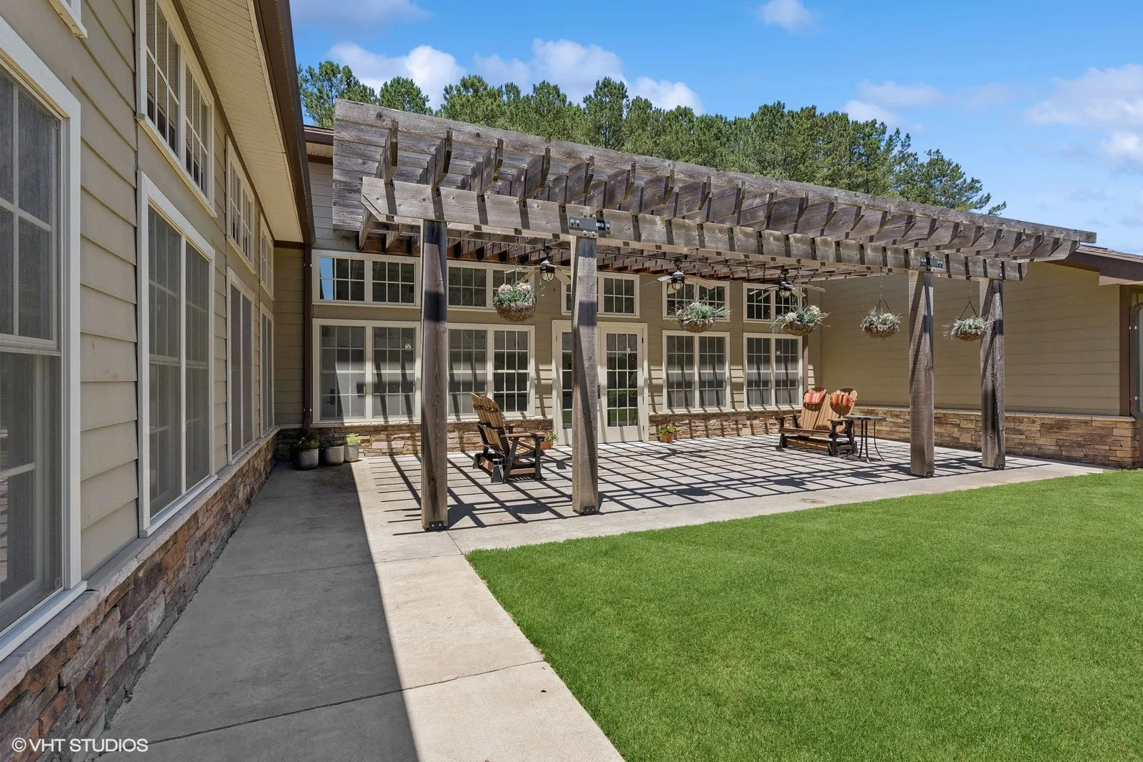 06_3333ECherokeeDr_111_Location11_Large