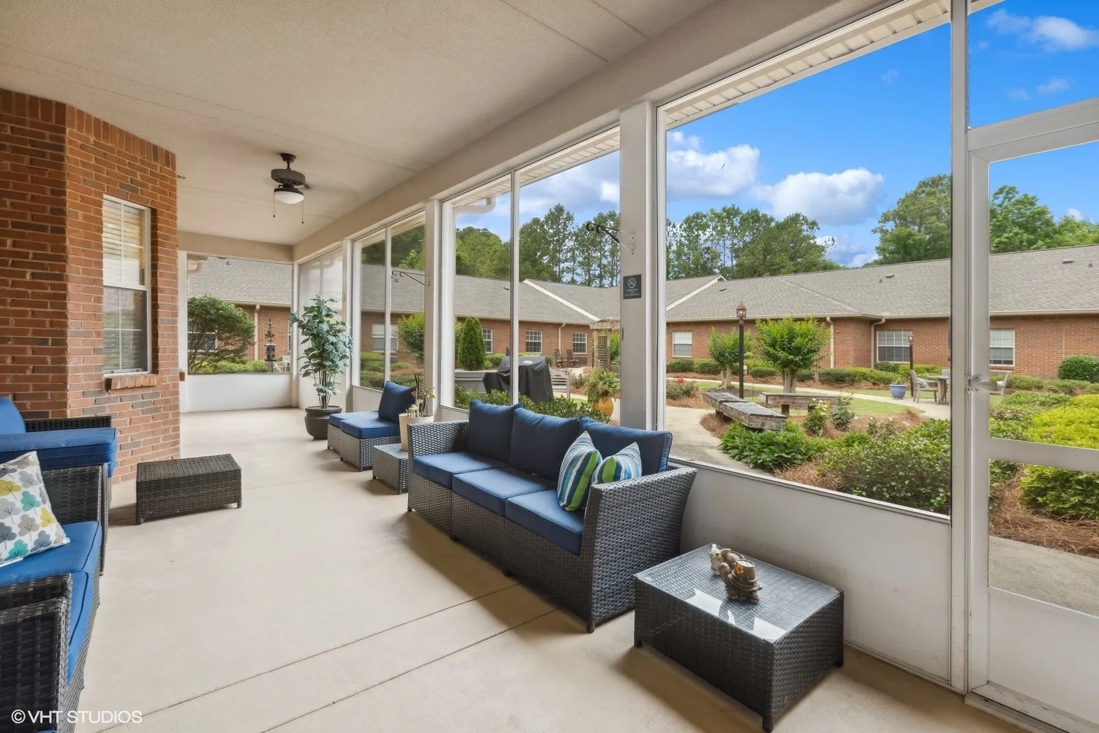 14_2184ParkwayLakeDrive_2060_Large