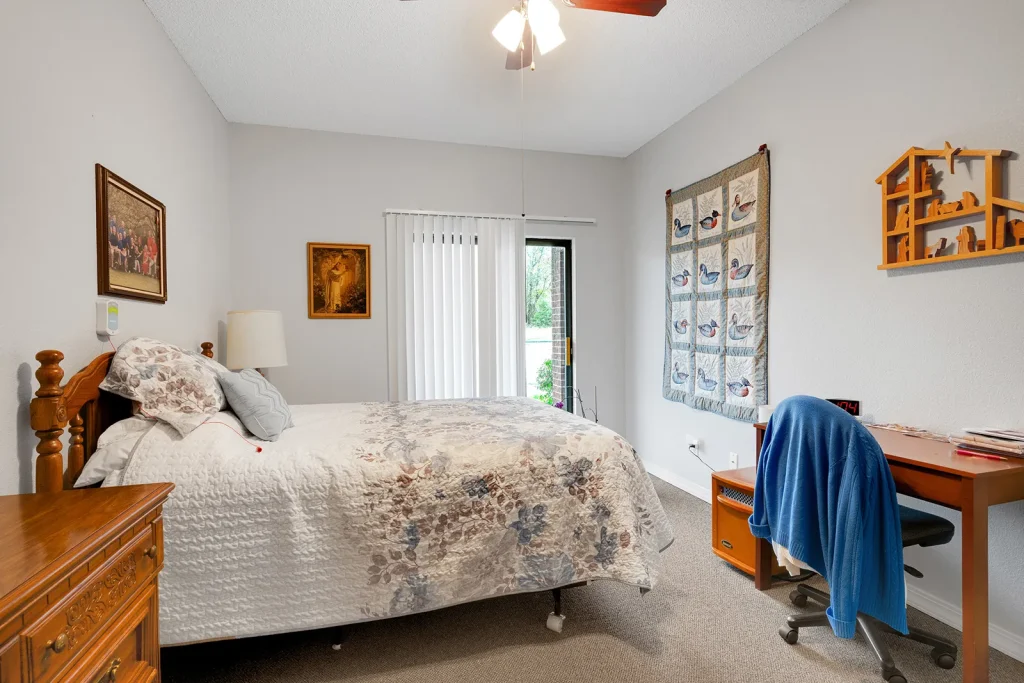 640_E_Highland_Ave_Nevada_MO_64772_USA-Bedroom-DSC0292