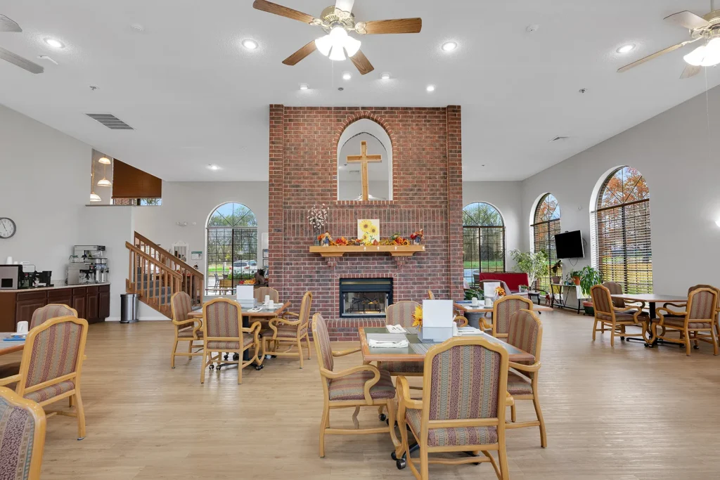 640_E_Highland_Ave_Nevada_MO_64772_USA-Dining_room-DSC0265