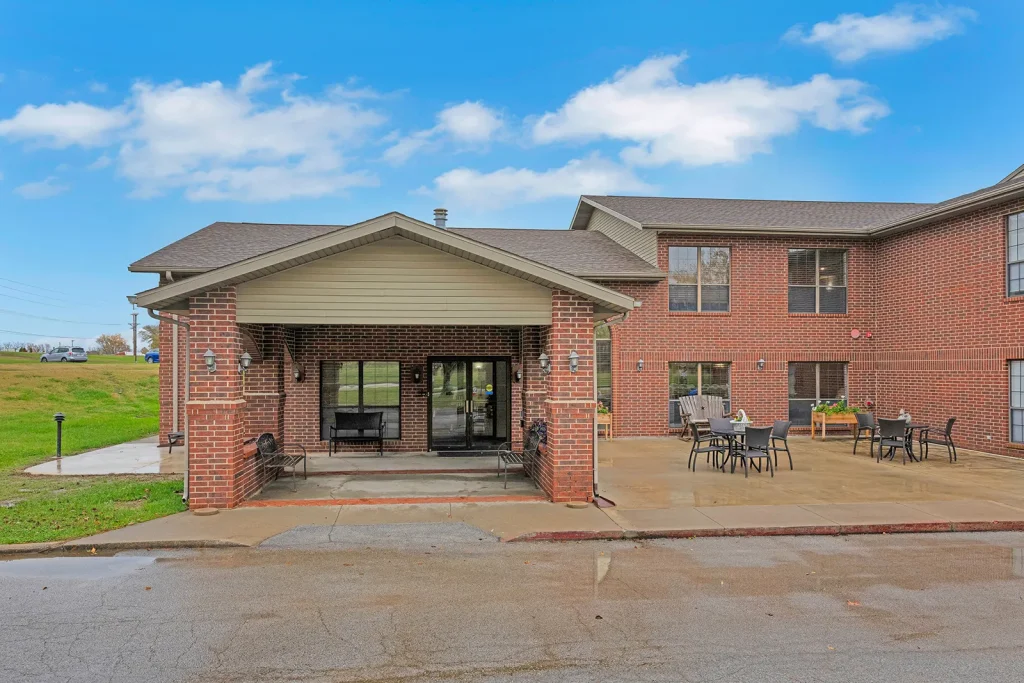 640_E_Highland_Ave_Nevada_MO_64772_USA-Exterior-DSC0298