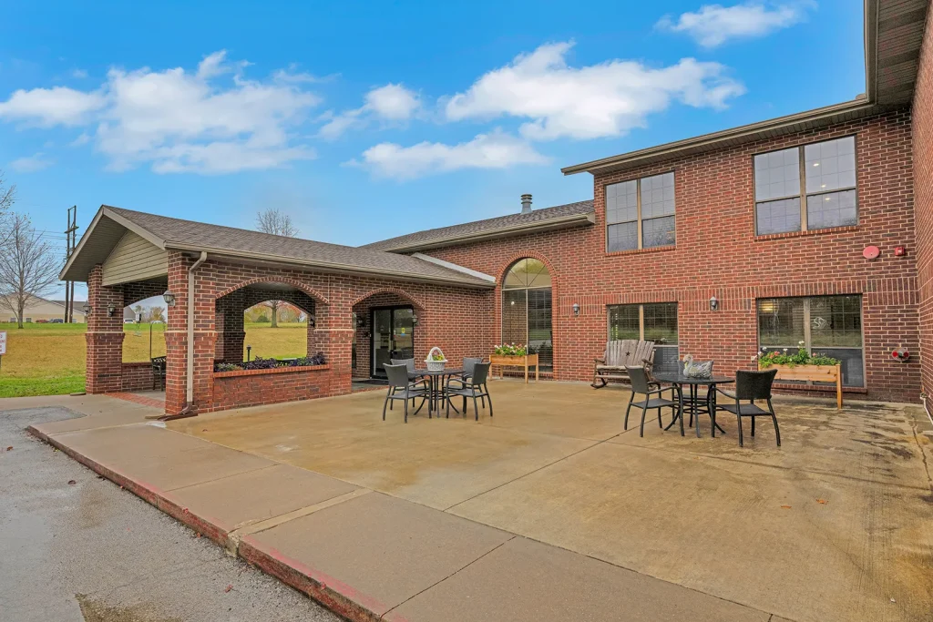 640_E_Highland_Ave_Nevada_MO_64772_USA-Exterior-DSC0301