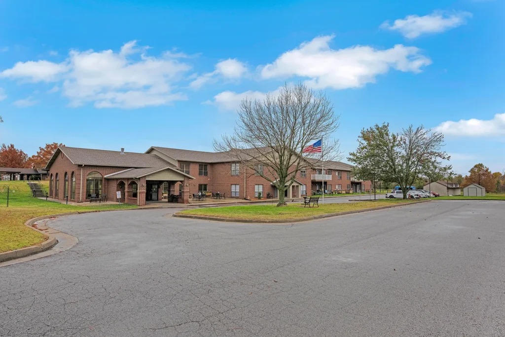 640_E_Highland_Ave_Nevada_MO_64772_USA-Exterior-DSC0307