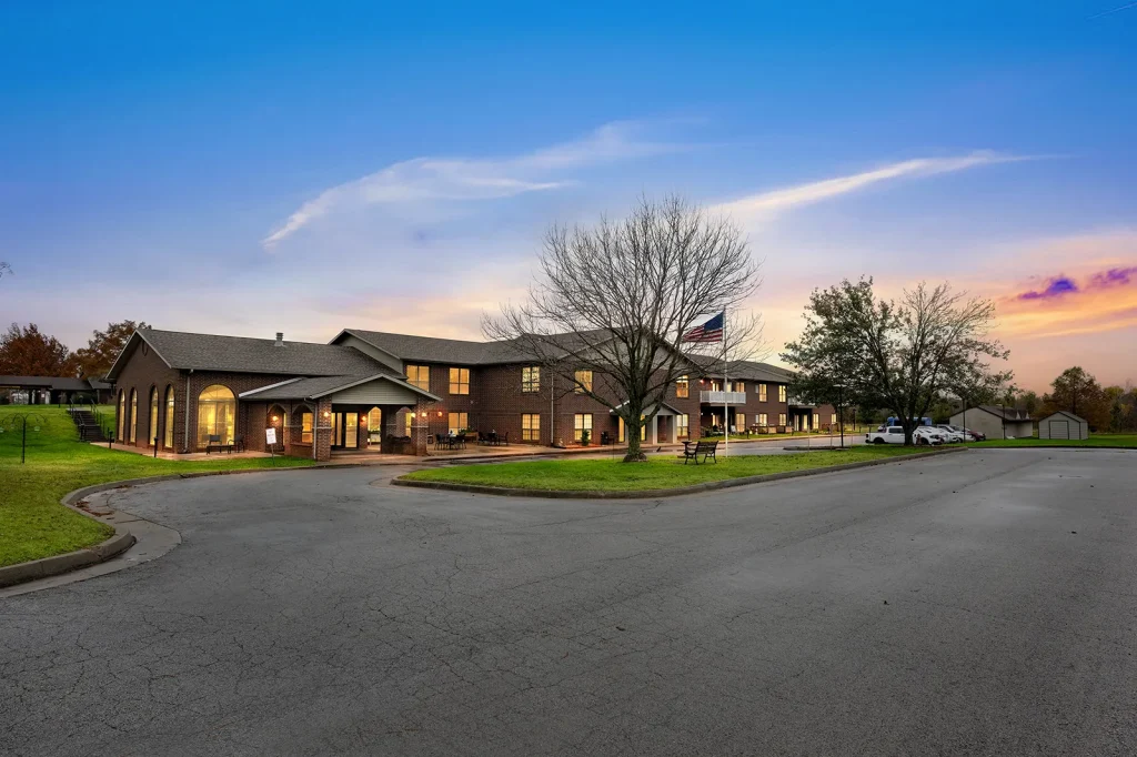 640_E_Highland_Ave_Nevada_MO_64772_USA-Exterior-DSC_0309-dusk