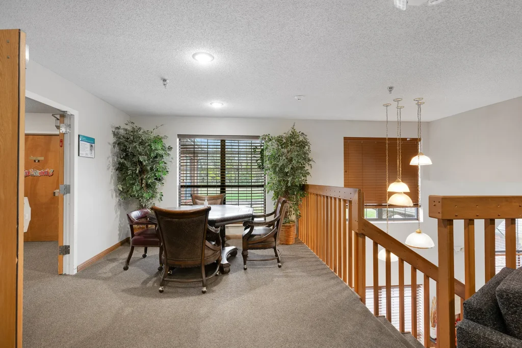 640_E_Highland_Ave_Nevada_MO_64772_USA-Living_room-DSC0274