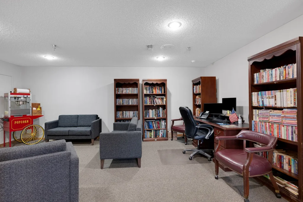 640_E_Highland_Ave_Nevada_MO_64772_USA-Living_room-DSC0280