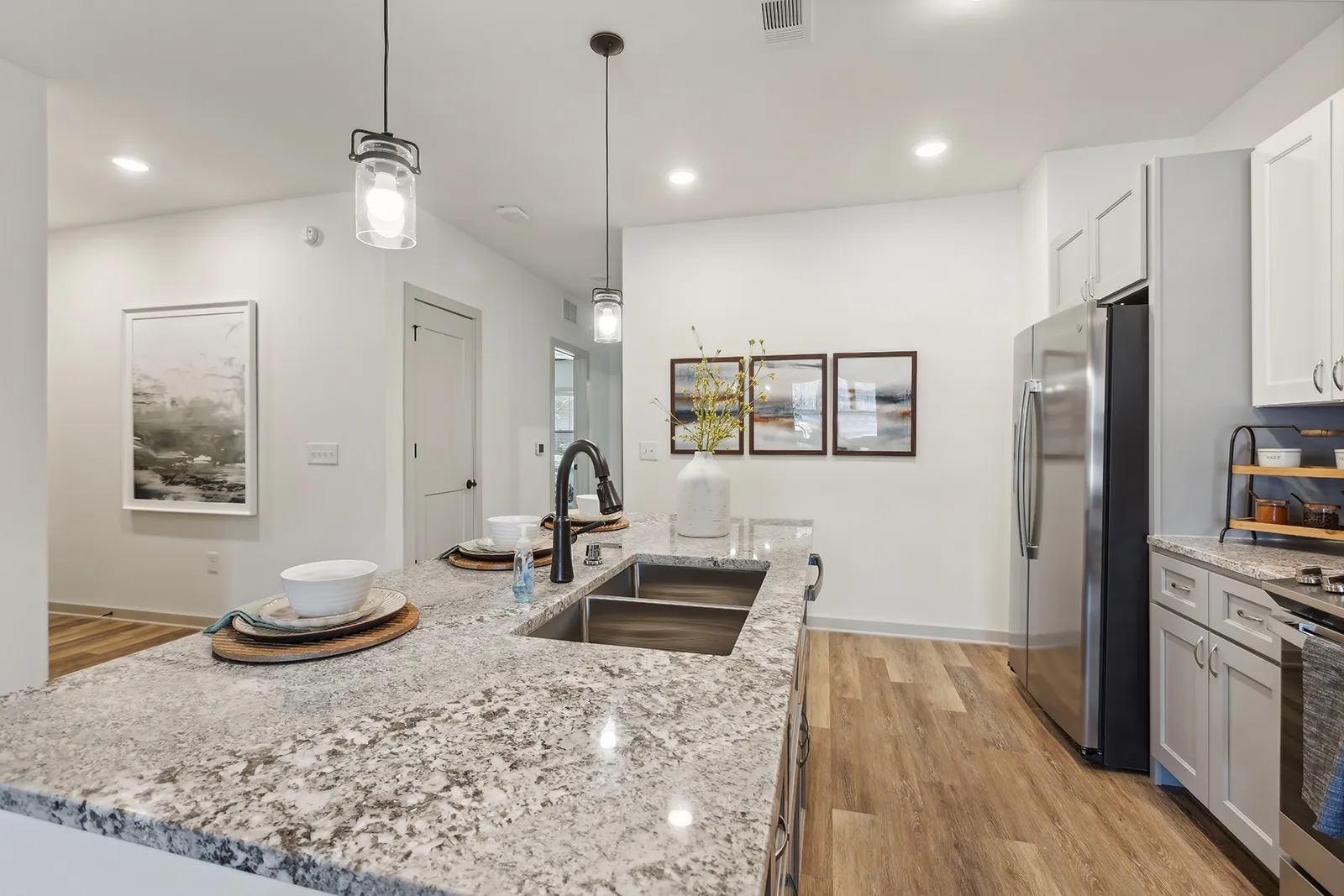 19_1200WillowViewDrive_2040_HiRes