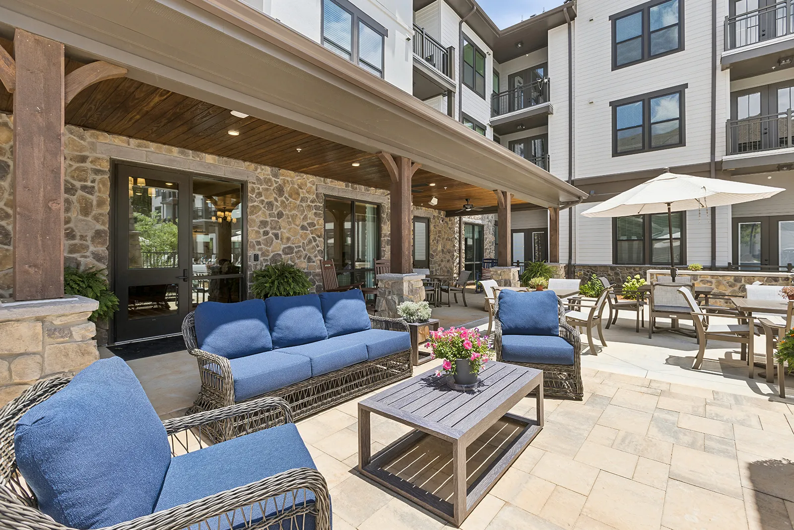 51_1200WillowViewDrive_2115_HiRes