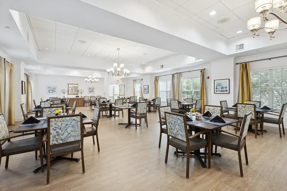 Vestavia-Hills-09-Assisted-Living-Dining-Room-1000x667