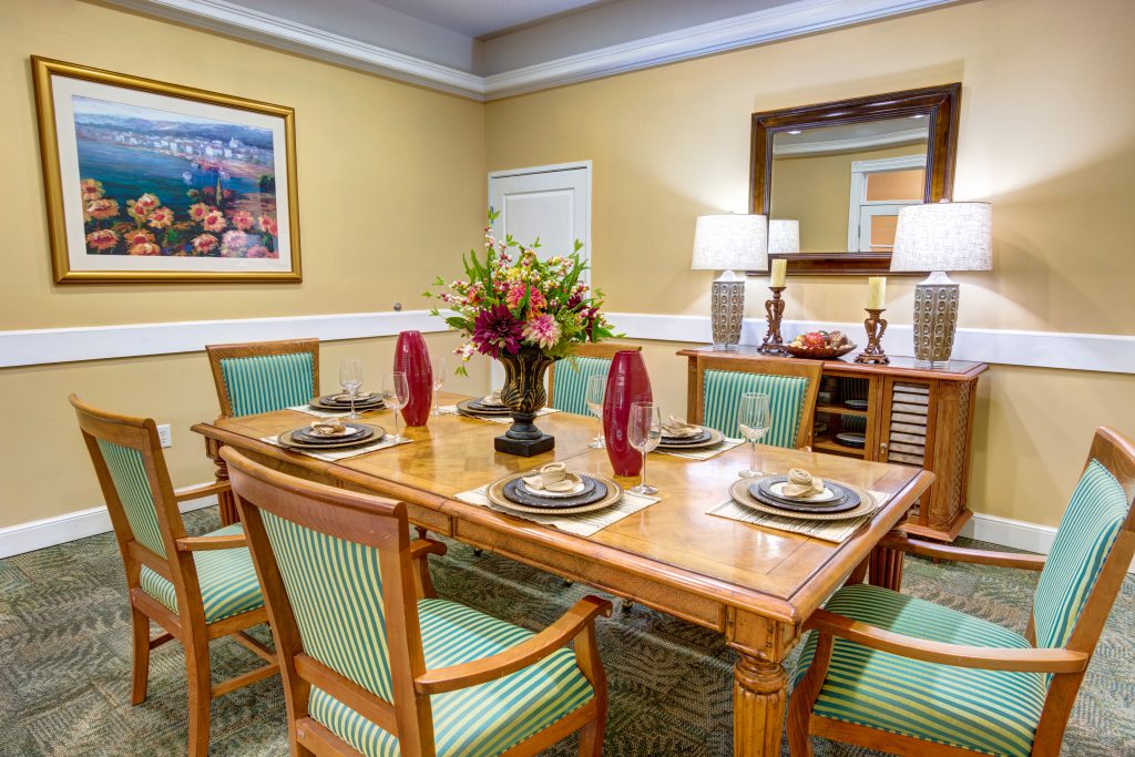 7_The-Lynmoore_DiningRoom-1024x683