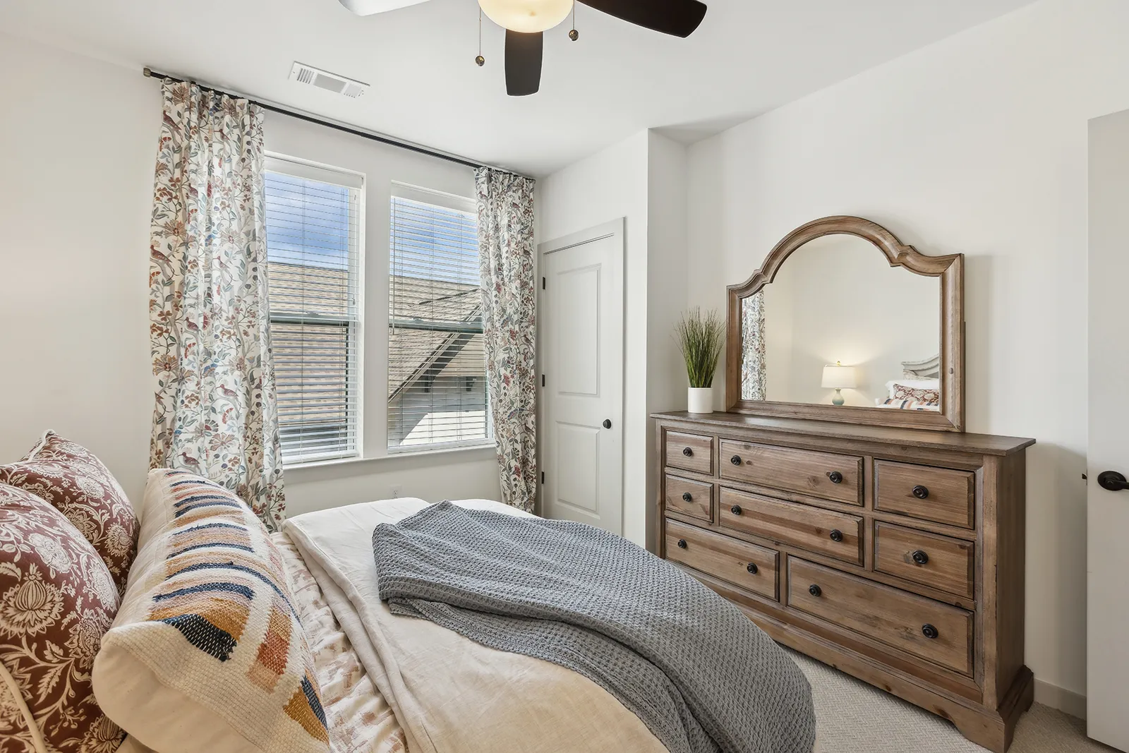 15_1200WillowViewDrive_2033_HiRes
