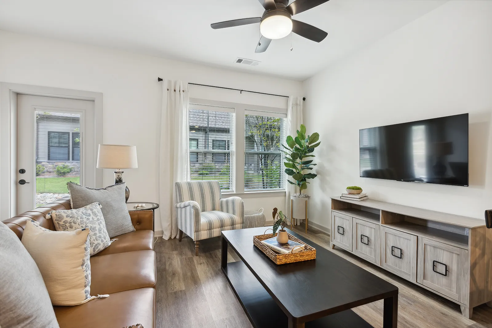 29_1200WillowViewDrive_2065_HiRes